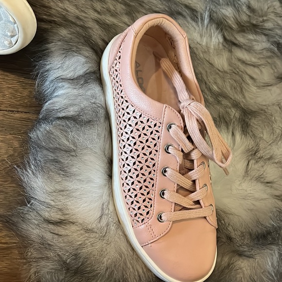 Aldo pink sparkling sneakers! Size 6 - Picture 5 of 7